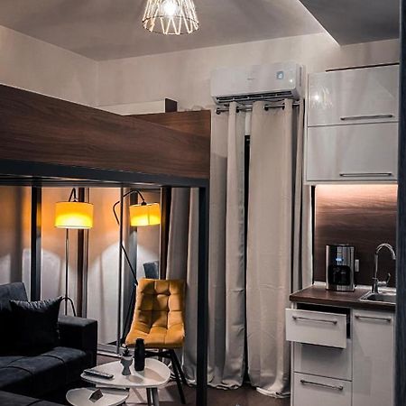 Modern Tiny House In Wolos Zewnętrze zdjęcie