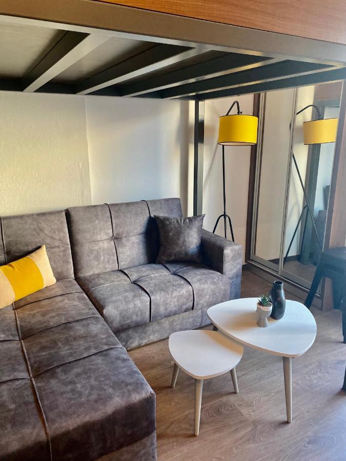 Modern Tiny House In Wolos Zewnętrze zdjęcie