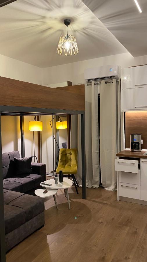 Modern Tiny House In Wolos Zewnętrze zdjęcie