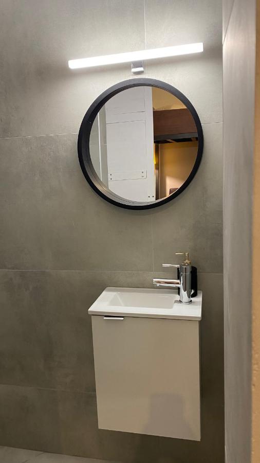 Modern Tiny House In Wolos Zewnętrze zdjęcie