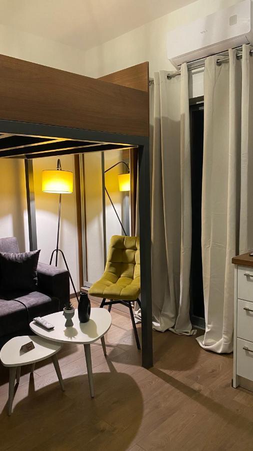 Modern Tiny House In Wolos Zewnętrze zdjęcie
