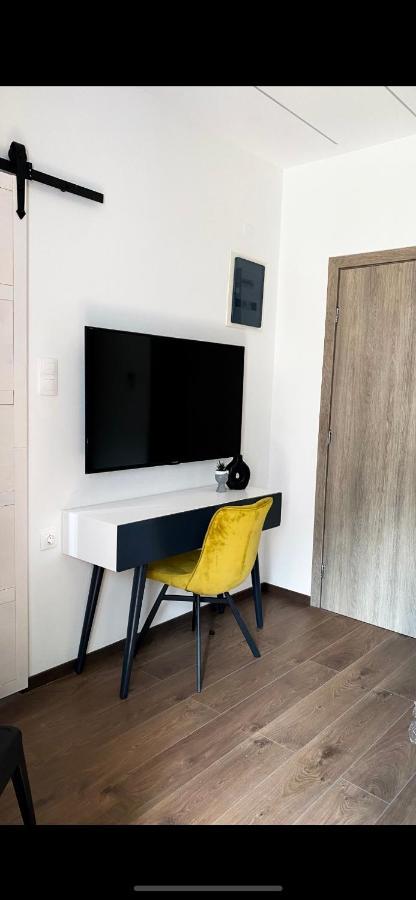 Modern Tiny House In Wolos Zewnętrze zdjęcie